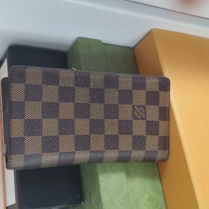Luis Vuitton wallet